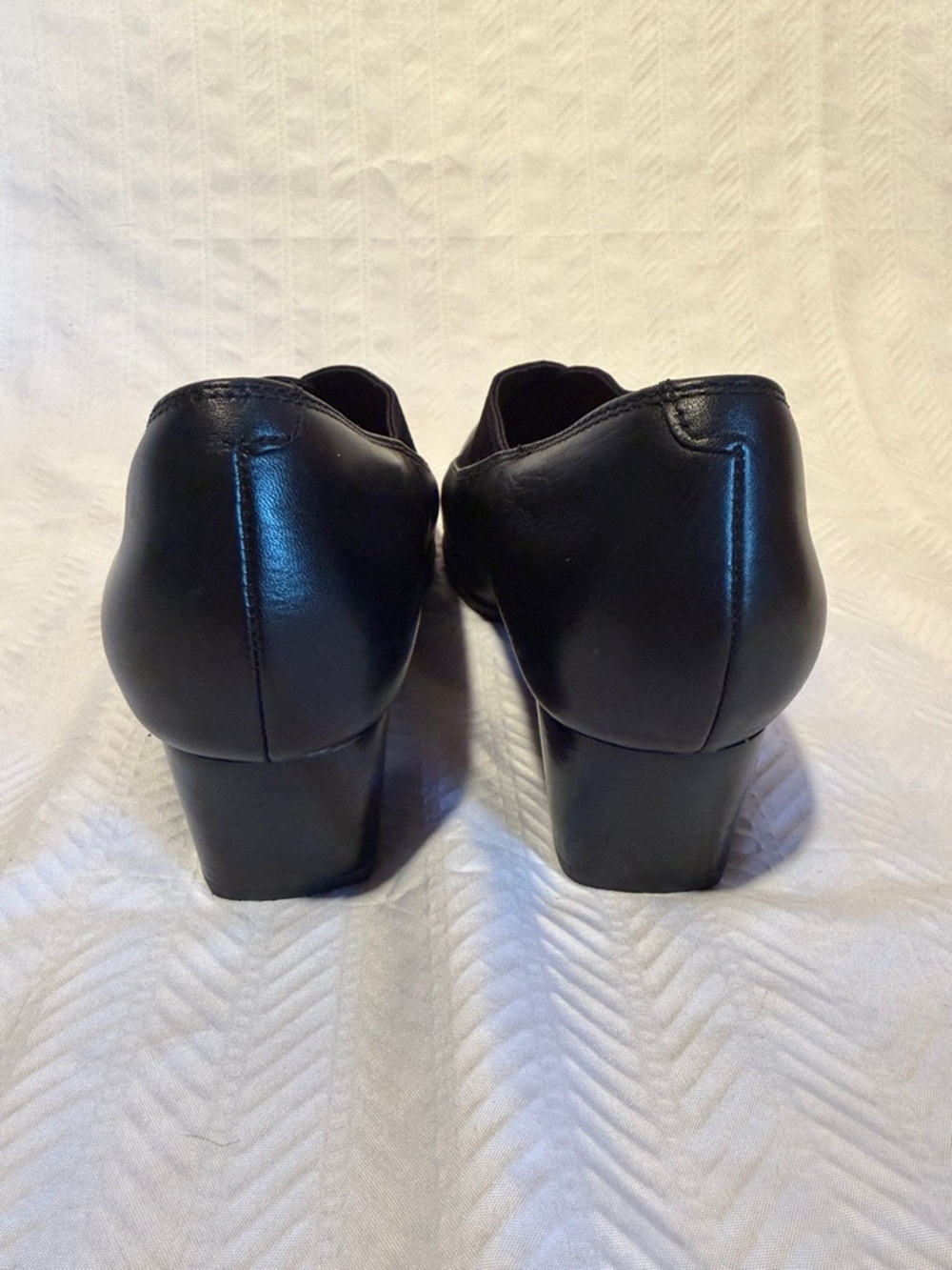 Clarks Black Women's Low Heel Slip-On Pumps - Picture 4 of 5